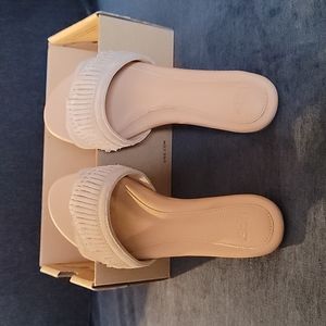 UGG Binx Sandals tan leather size 6